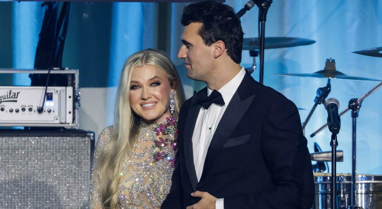 erika kirk moglie di charlie non sapete cosa avete scatenato e pobblica foto e video del marito nella bara
