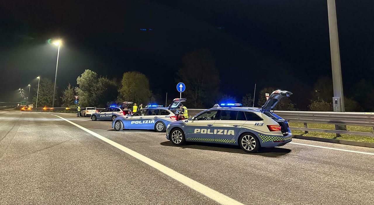 Poliziotto travolto da un