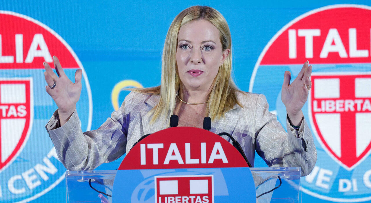 Meloni: «Noi accusati di odio da chi festeggia omicidio Kirk, violenza politica è tornata». Schlein: «Clima ...