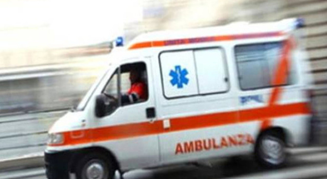 https://statics.cedscdn.it/photos/MED_HIGH/2025/09/13/9065907_13171400_scontro_frontale_auto_moto_morti_anziano_16enne_belpasso_catania_oggi_13_9_2025.jpg