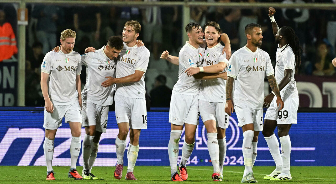 Fiorentina-Napoli 1-3, le pagelle: De Bruyne (7,5) incanta, Hojlund e Beukema (7) gol al debutto, Dzeko (5)