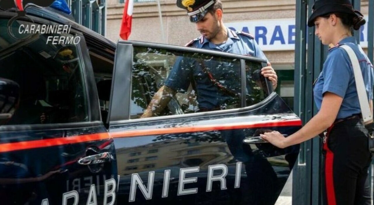 Entra in una casa dalla finestra, aggredisce una donna e la palpeggia ovunque prima di strapparle la catenina: individuato e denunciato a Montegranaro