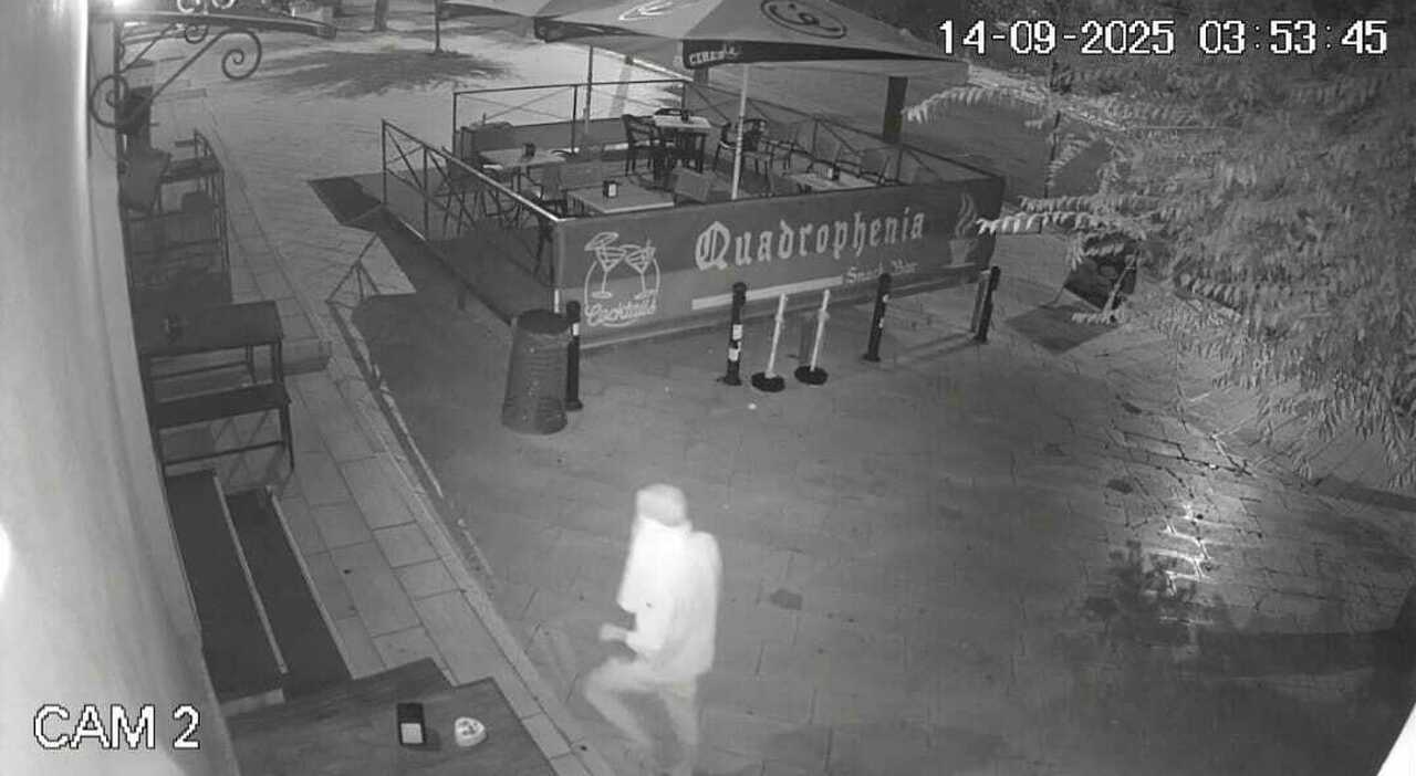 Salento, notte di furti in città: un ladro assalta tre attività commerciali