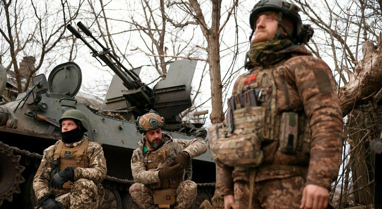 kiev colpisce raffineria russa di kirishi 232 tra i pi249 grandi impianti di mosca aumentano i prezzi dei carburanti