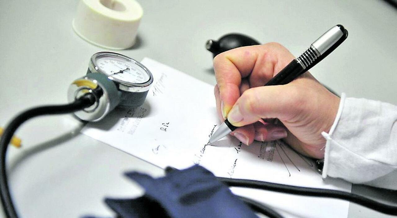 Medici di famiglia, 700 assunzioni e studi aperti 12 ore