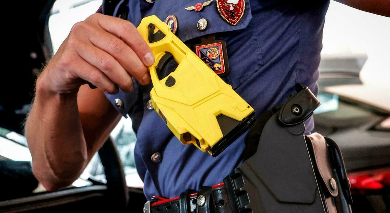 https://statics.cedscdn.it/photos/MED_HIGH/2025/09/15/9069388_15184838_taser_polizia_morto_claudio_citro_reggio_emilia_oggi.jpg