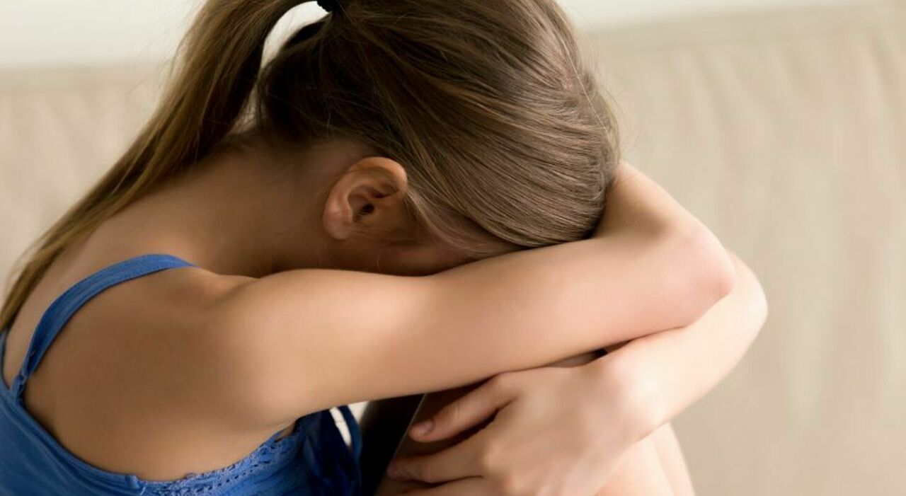 https://statics.cedscdn.it/photos/MED_HIGH/2025/09/15/9069533_15204637_bambina_stuprata_sulmona_violenza_video_abusi_diffusi_whatsapp_minore_nega_oggi_15_9_2025.jpg