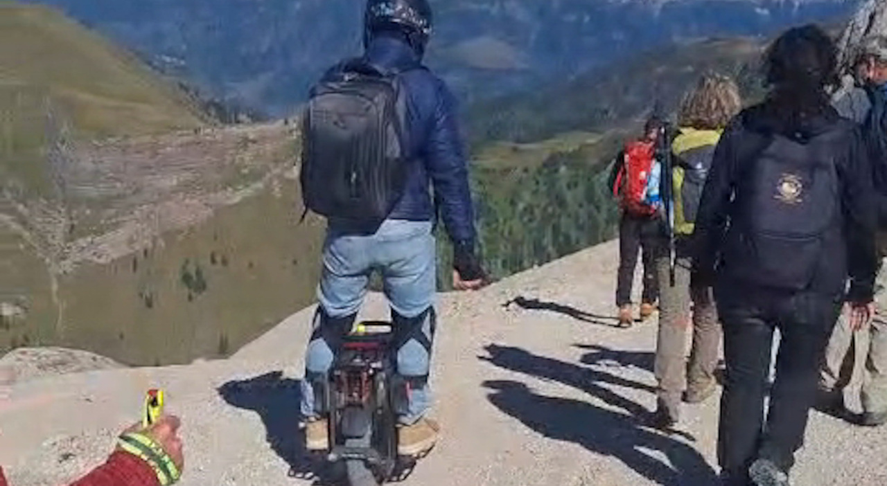 https://statics.cedscdn.it/photos/MED_HIGH/2025/09/15/9069559_15210933_discesa_monociclo_marmolada_area_divertimento.jpg