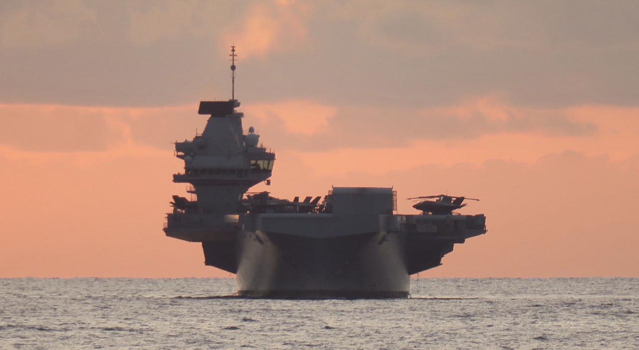 Nato, alta tensione in Taiwan: la portaerei cinese Fujian nello Stretto. Schierati cacciatorpediniere Usa e fregata inglese