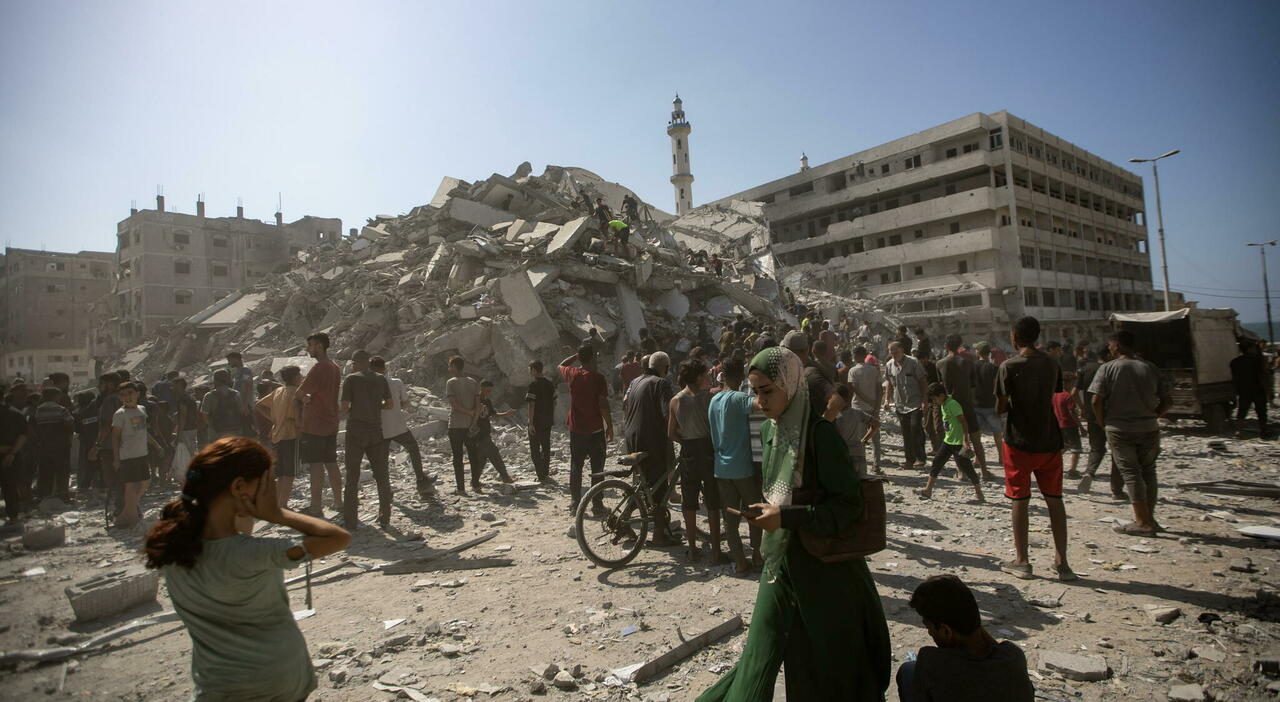 Gaza City brucia. Il mondo si ribella: «Fermatevi». Almeno 106 morti. Reazioni da Roma e Londra