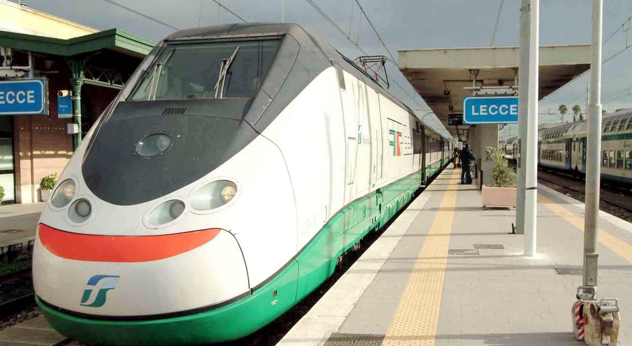 «In ritardo un treno su tre». La tratta Lecce Bologna al secondo posto in Italia