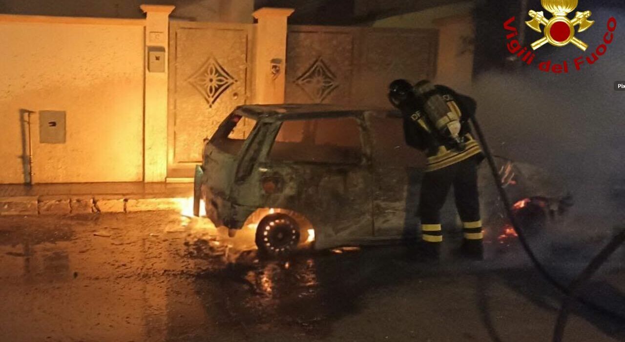 incendi nella notte a fuoco un audi e una fiat punto