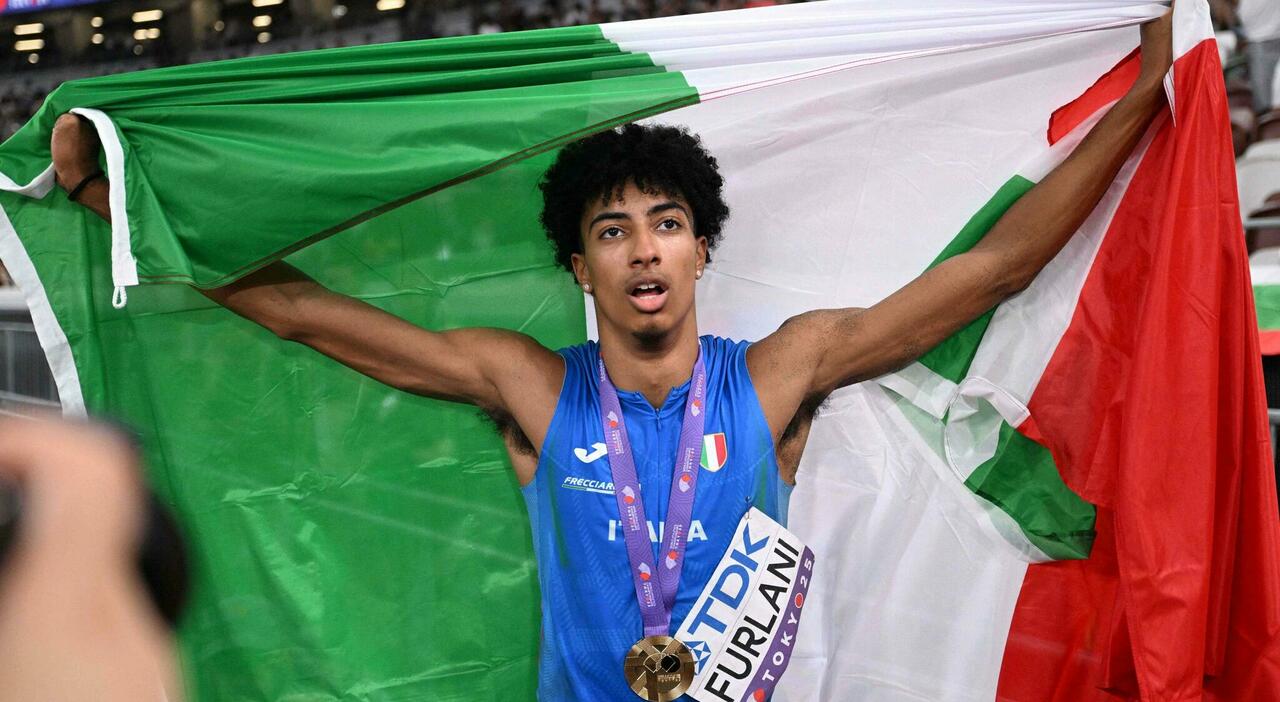 https://statics.cedscdn.it/photos/MED_HIGH/2025/09/18/9075116_18083835_mattia_furlani_genitori_marcello_khaty_seck_chi_sono_oggi_18_9_2025.jpg