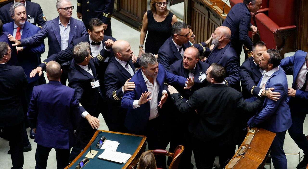 separazione carriere bagarre in aula dopo via libera a riforma giustizia seduta sospesa per alcuni minuti
