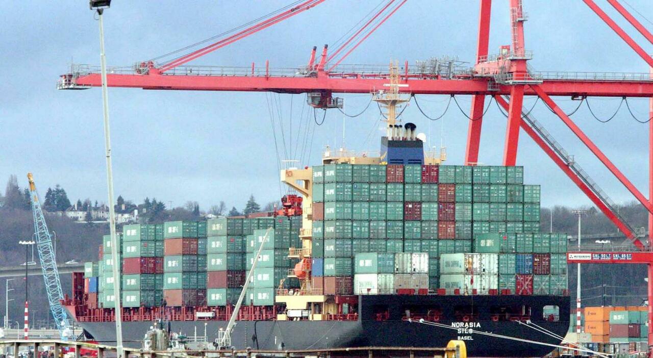 Ravenna, bloccati al porto due container di esplosivi diretti ad Haifa. «Decisivo il coraggio di alcuni lavoratori portuali»