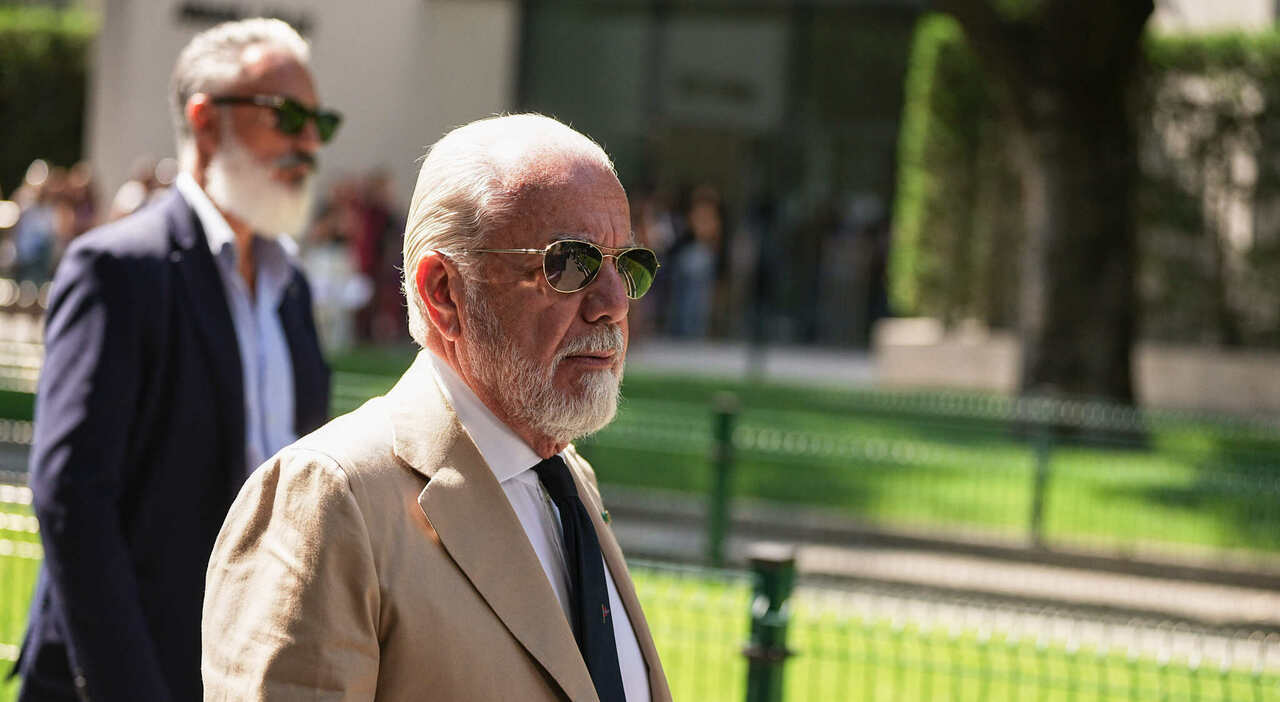 Manchester City Napoli, De Laurentiis: «In 4 anni dobbiamo costruire stadio e centro sportivo» Manchester City Napoli, De Laurentiis: «In 4 anni dobbiamo costruire stadio e centro sportivo»