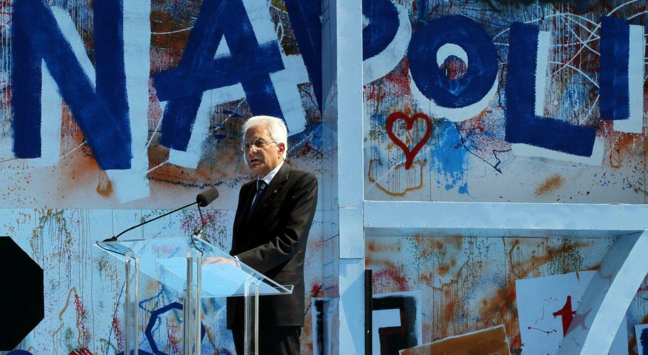 Mattarella a Napoli: via all?anno scolastico in tre istituti simbolo Mattarella a Napoli: via all?anno scolastico in tre istituti simbolo