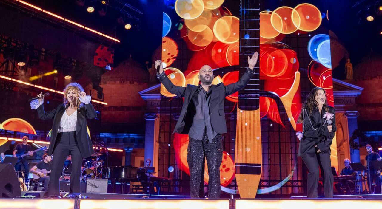 Pino Daniele, a piazza Plebiscito il nostro canto libero Pino Daniele, a piazza Plebiscito il nostro canto libero