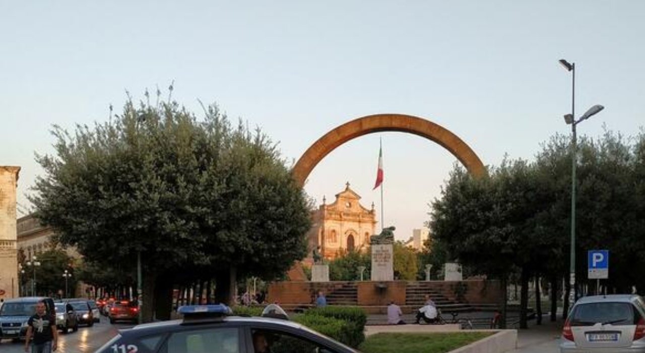 https://statics.cedscdn.it/photos/MED_HIGH/2025/09/19/9077230_19095430_pestato_parco_manduria_individuati_minorenni_oggi_19_9_2025.jpg