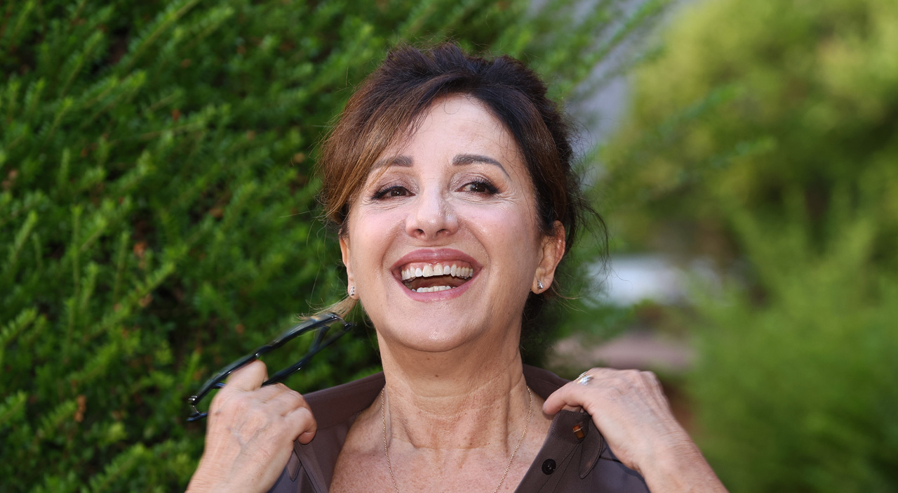 https://statics.cedscdn.it/photos/MED_HIGH/2025/09/19/9077271_19105315_carla_signoris_chi_e.jpg