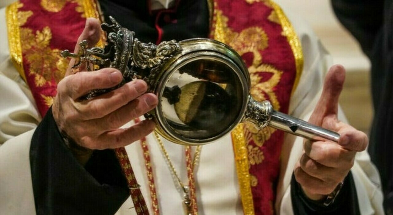 https://statics.cedscdn.it/photos/MED_HIGH/2025/09/19/9077280_19105521_miracolo_san_gennaro_napoli_prodigio_programma_diretta_oggi_19_9_2025.jpg