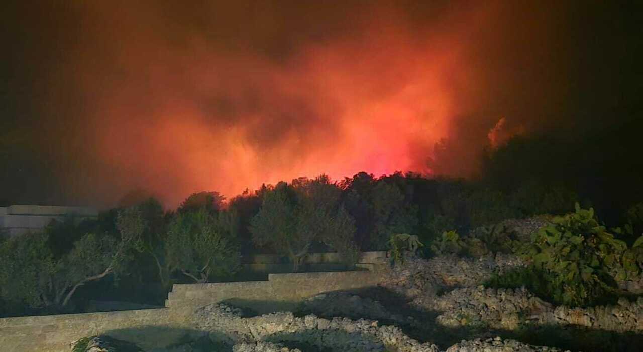 incendio nella notte a santa maria di leuca evacuate alcune famiglie