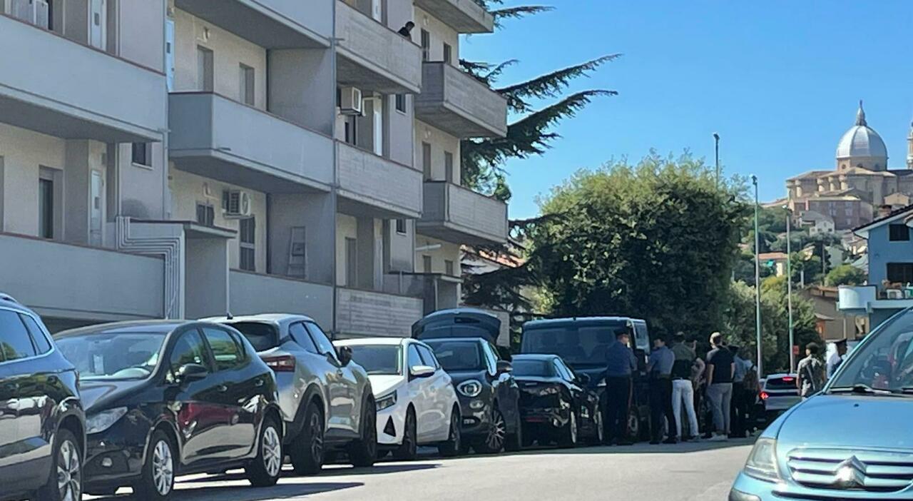 Loreto, orrore in un garage di via Altotting: uomo trovato morto in una pozza di sangue con un sacchetto in testa