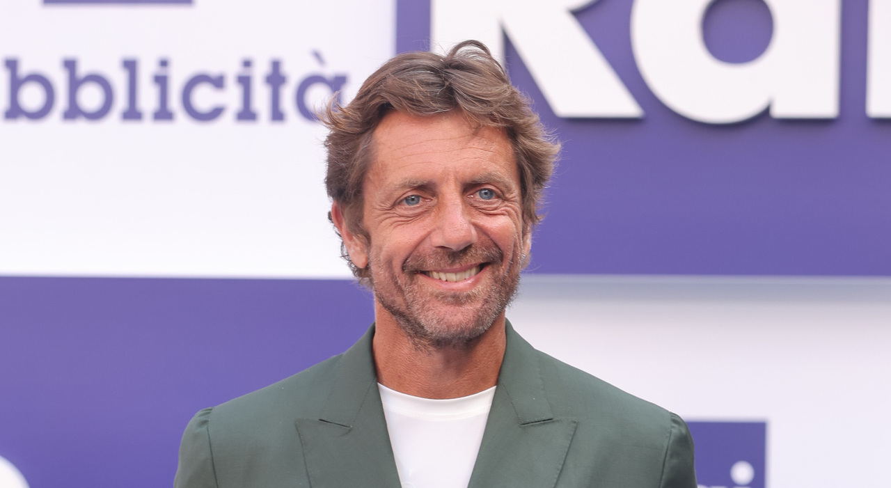 https://statics.cedscdn.it/photos/MED_HIGH/2025/09/19/9077572_19150442_angelo_mellone_rai.jpg