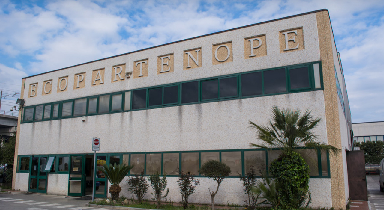 Esplosione in azienda rifiuti a Marcianise, tre morti e un disperso: l