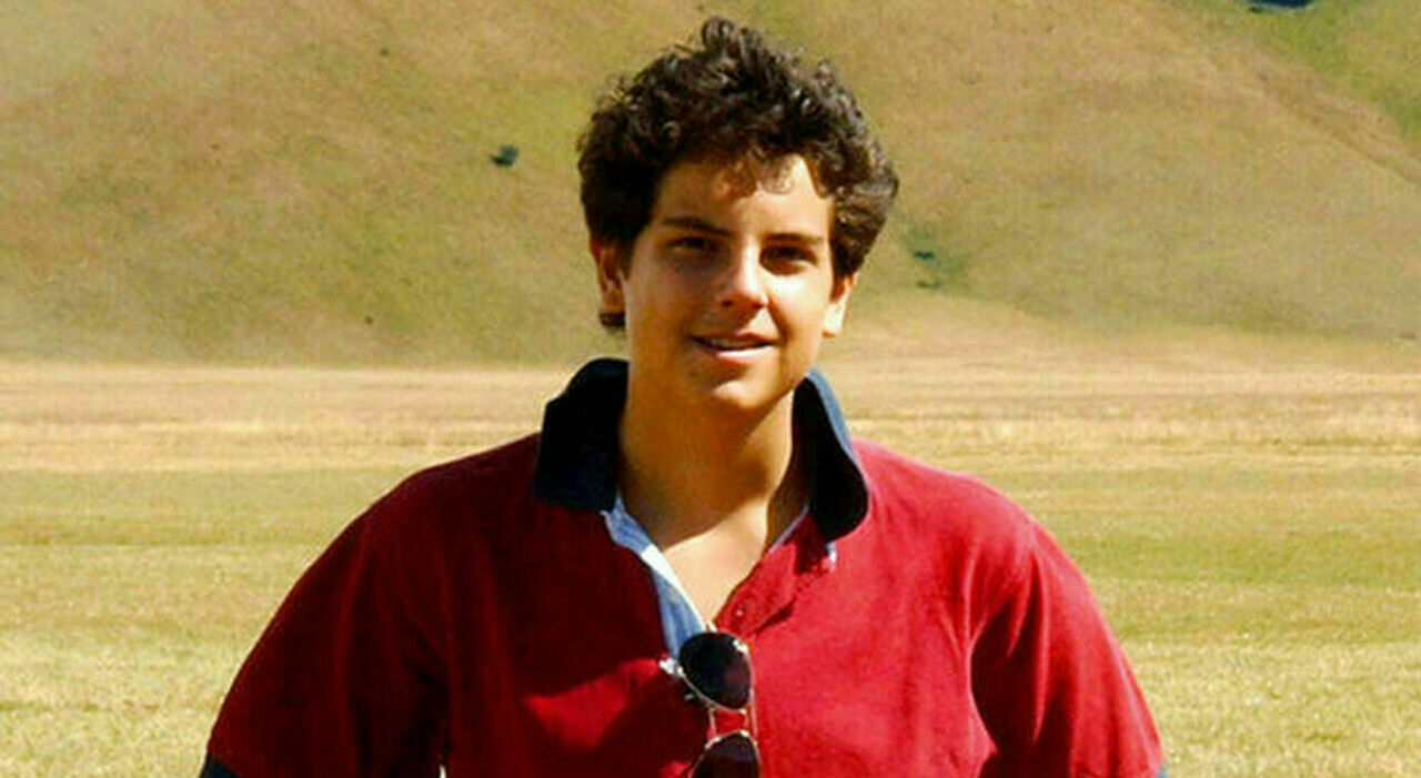 https://statics.cedscdn.it/photos/MED_HIGH/2025/09/19/9077676_20151646_carlo_acutis_reliquie_joypad_playstation_oggi_20_9_2025.jpg