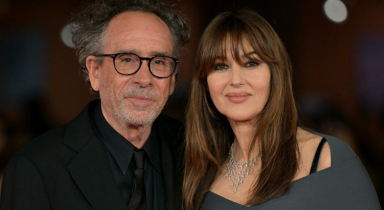 https://statics.cedscdn.it/photos/MED_HIGH/2025/09/19/9077755_19181323_monica_bellucci_tim_burton_perche_si_sono_lasciati_oggi_19_9_2025.jpg