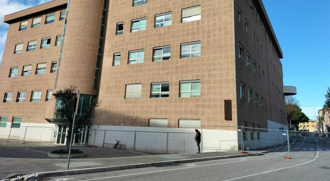 pesaro non solo minacce al nuovo fidanzato anche i droni per sorprendere la ex chiesto un anno e mezzo per l avvocato stalker