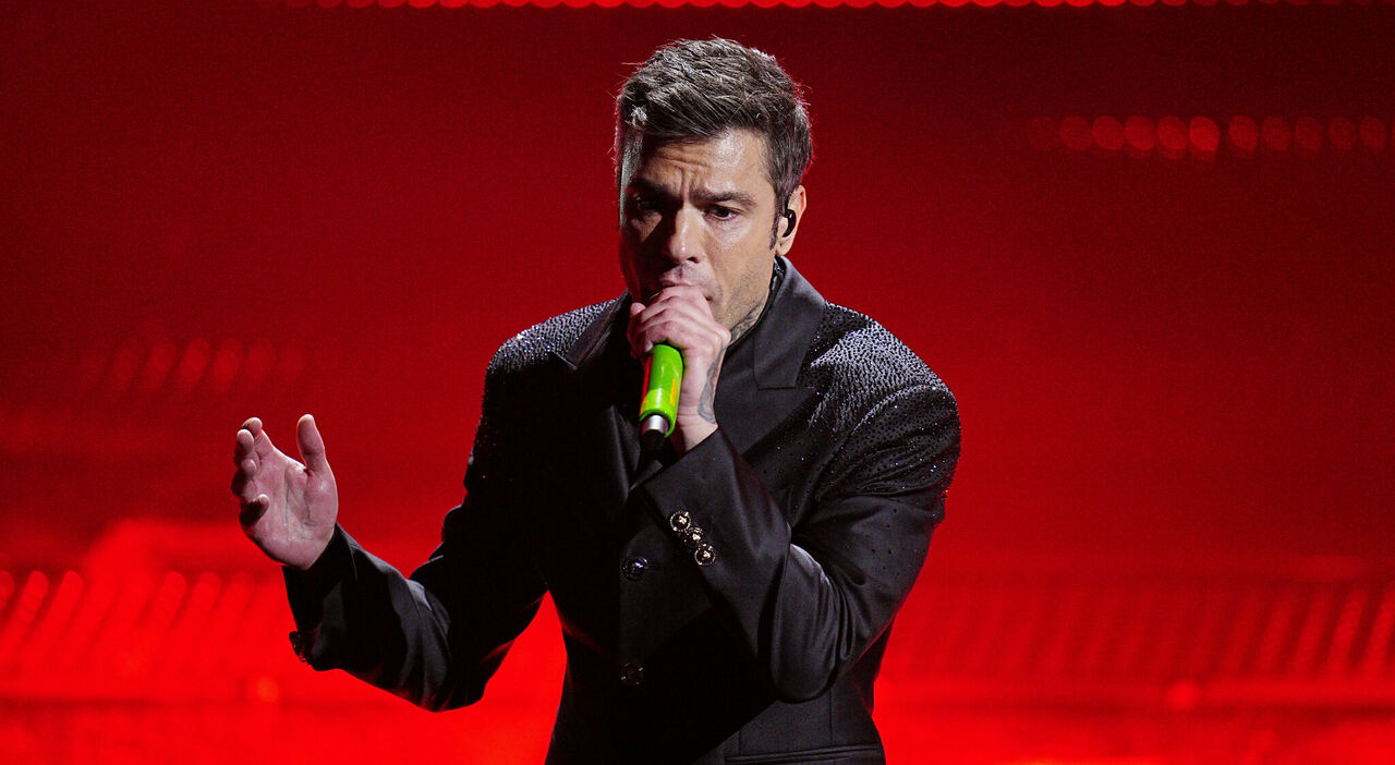 https://statics.cedscdn.it/photos/MED_HIGH/2025/09/19/9078021_19222738_fedez_assago_scuse_sinner_schlein_kirk_oggi_19_9_2025.jpg