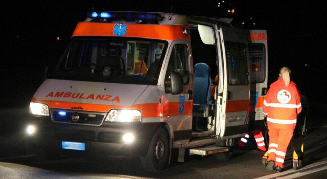 dramma alla sagra dell uva carabiniere stroncato da un malore a cerreto d esi era pap224 di una bimba