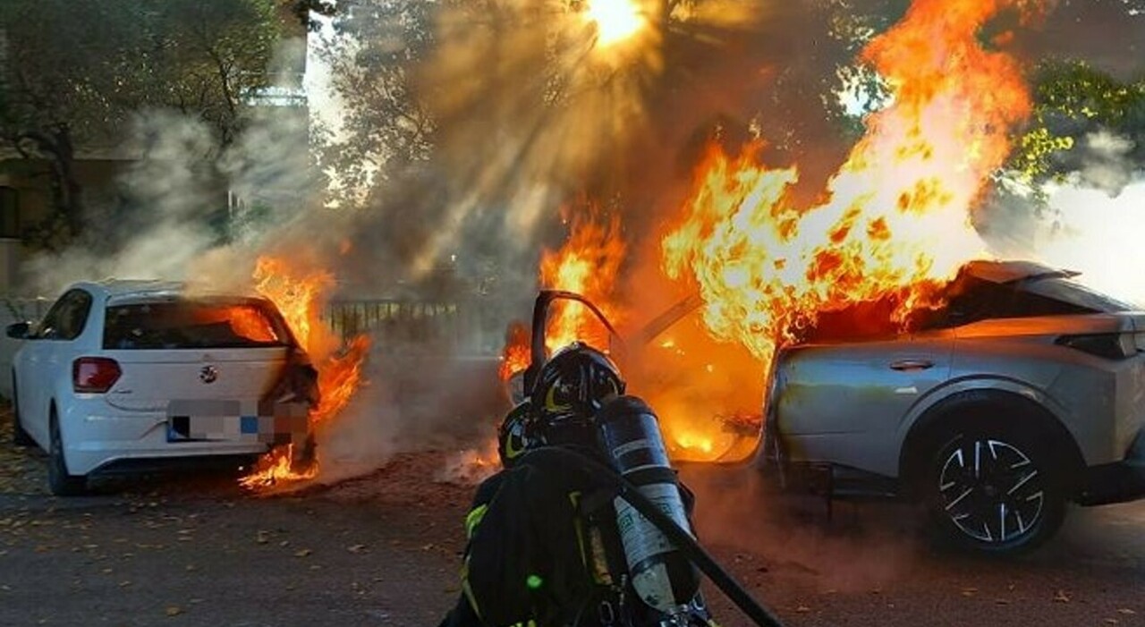 https://statics.cedscdn.it/photos/MED_HIGH/2025/09/20/9079231_20120219_incendio_auto_quinto.v1.jpg