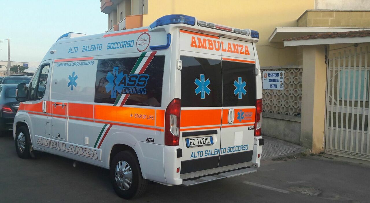 https://statics.cedscdn.it/photos/MED_HIGH/2025/09/20/9079263_20122422_ambulanza4.jpg
