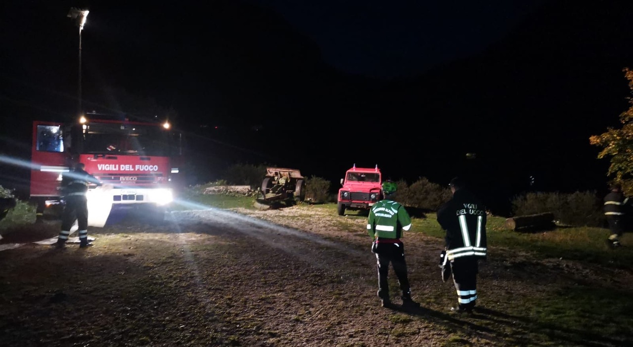 Sul sentiero del lago con le scarpe a suola liscia, amiche precipitano per 60 metri: una è morta, l Sul sentiero del lago con le scarpe a suola liscia, amiche precipitano per 60 metri: una è morta, l
