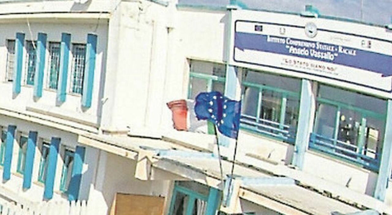 racale stop ai bagni nella prima e ultima ora di lezione genitori sul piede di guerra