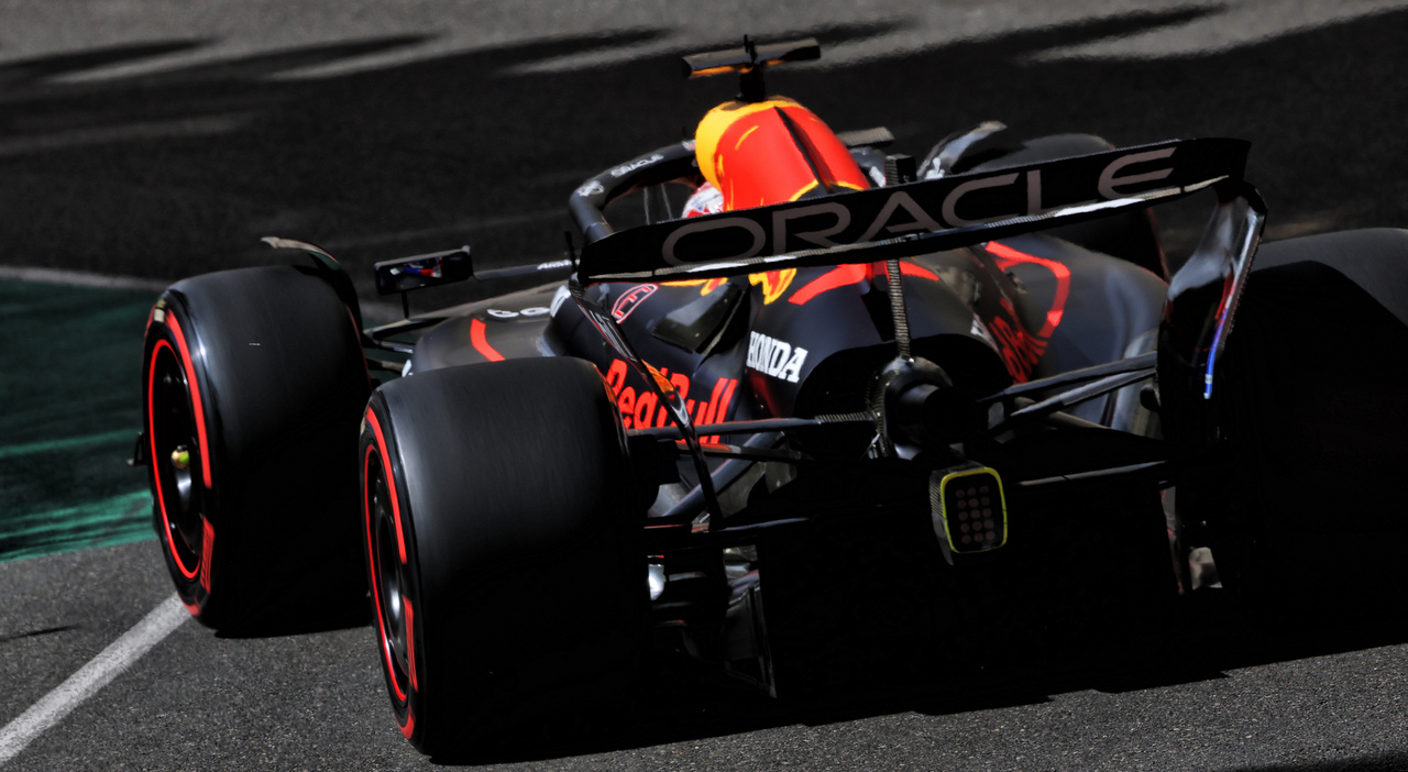 gp di baku verstappen ha un gran vantaggio su russell pit stop per sainz hamilton 232 quinto leclerc decimo