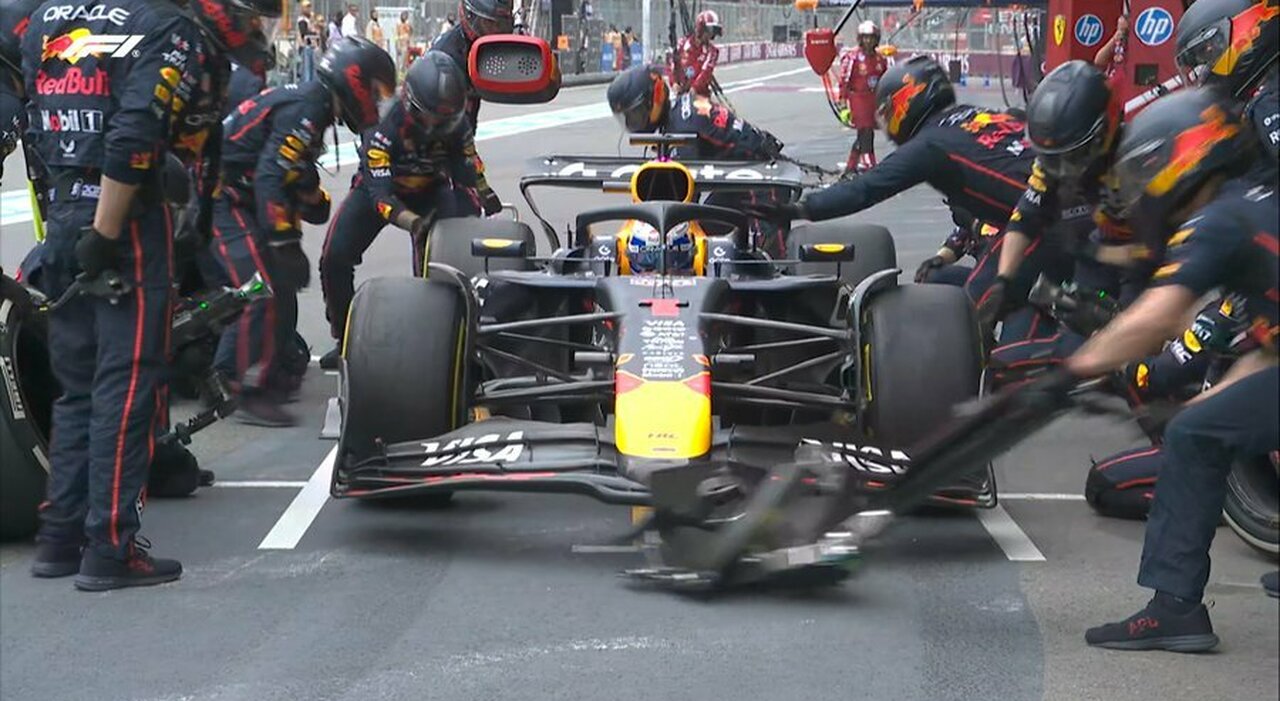gp di baku verstappen si avvicina alla vittoria russell secondo sainz vede il podio antonelli quarto