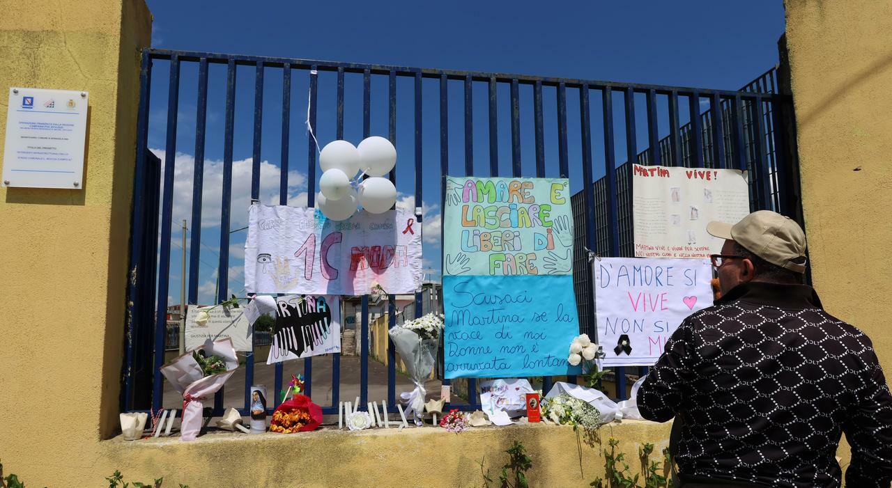 Martina, festa e addobbi in casa del suo assassino: «È un party inopportuno» Martina, festa e addobbi in casa del suo assassino: «È un party inopportuno»