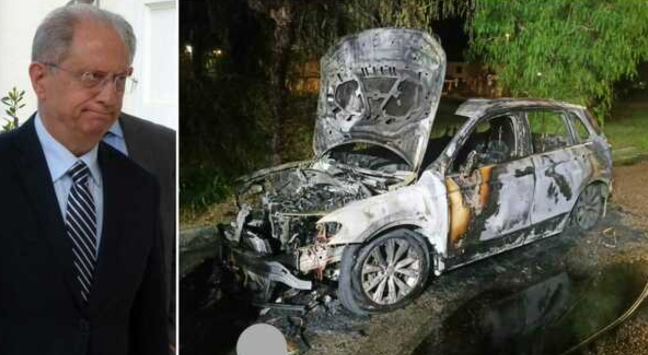 https://statics.cedscdn.it/photos/MED_HIGH/2025/09/22/9082371_22093630_attentato_oria_bruciata_auto_sindaco_cosimo_ferretti_oggi_22_9_2025.jpg