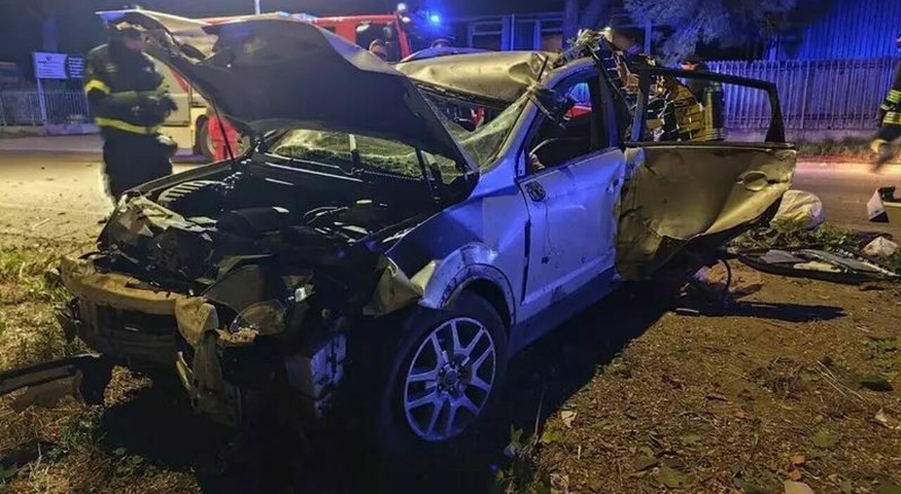 Tragico incidente nella notte: si schianta contro una pensilina, muore a 30 anni