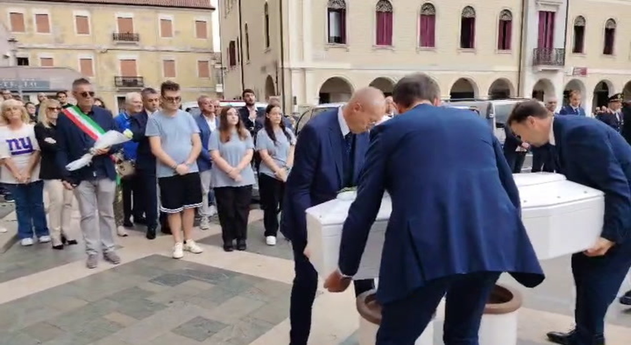 https://statics.cedscdn.it/photos/MED_HIGH/2025/09/22/9082754_poster.jpg