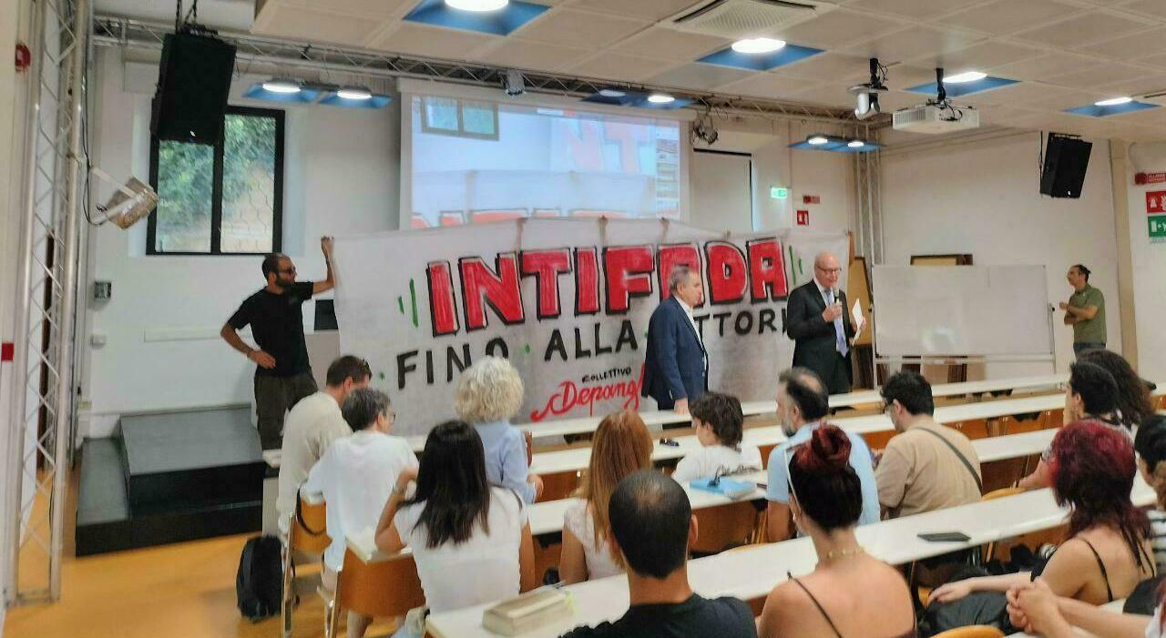 Ateneo di Macerata, il collettivo universitario Depangher contesta il rettore McCourt di Unimc su Gaza