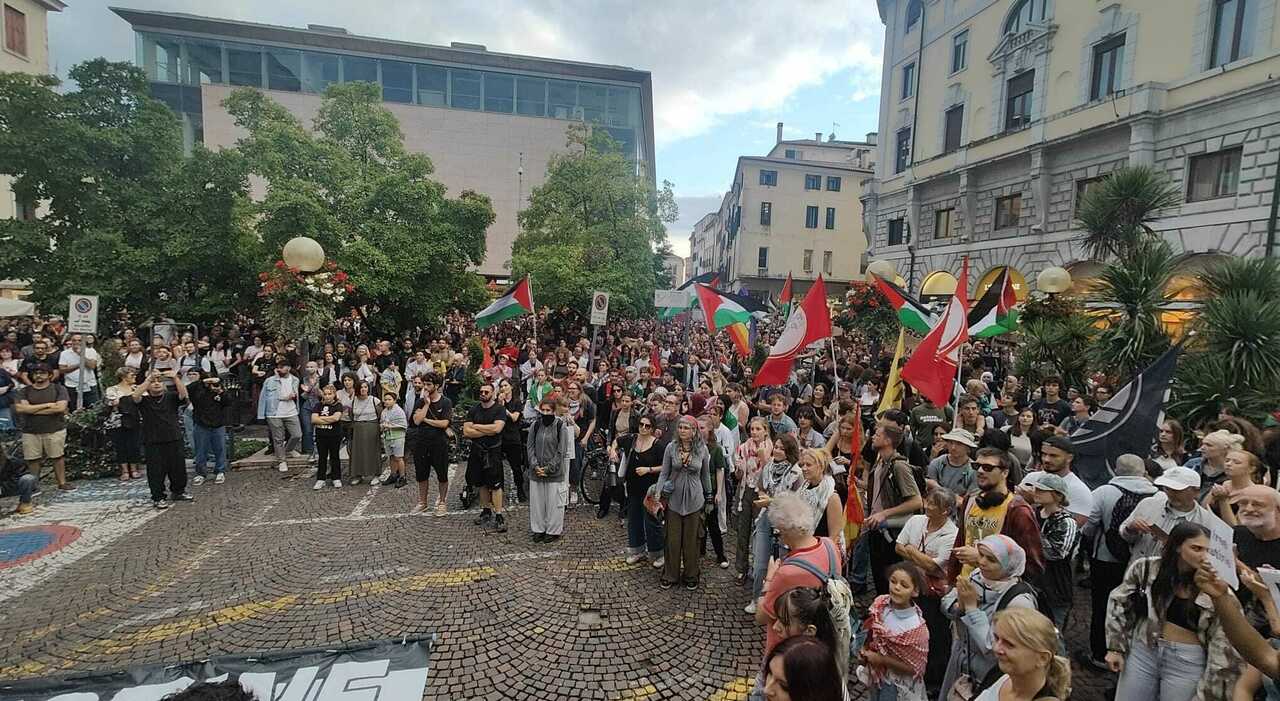 https://statics.cedscdn.it/photos/MED_HIGH/2025/09/22/9083013_22193537_sciopero_gaza_corteo_padova_10mila.jpg