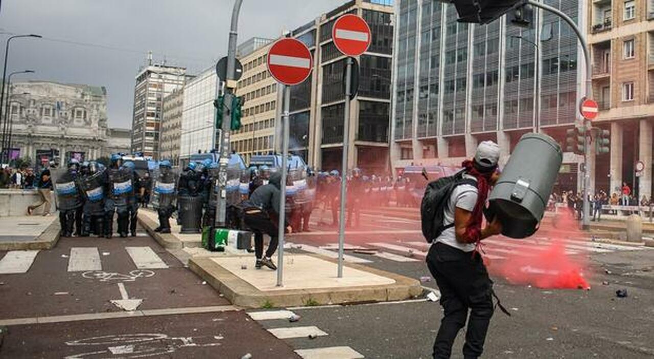 Cortei Gaza, la galassia dei violenti: i figli degli immigrati reclutati dagli anarchici. Piantedosi: «Attacco alla Polizia»