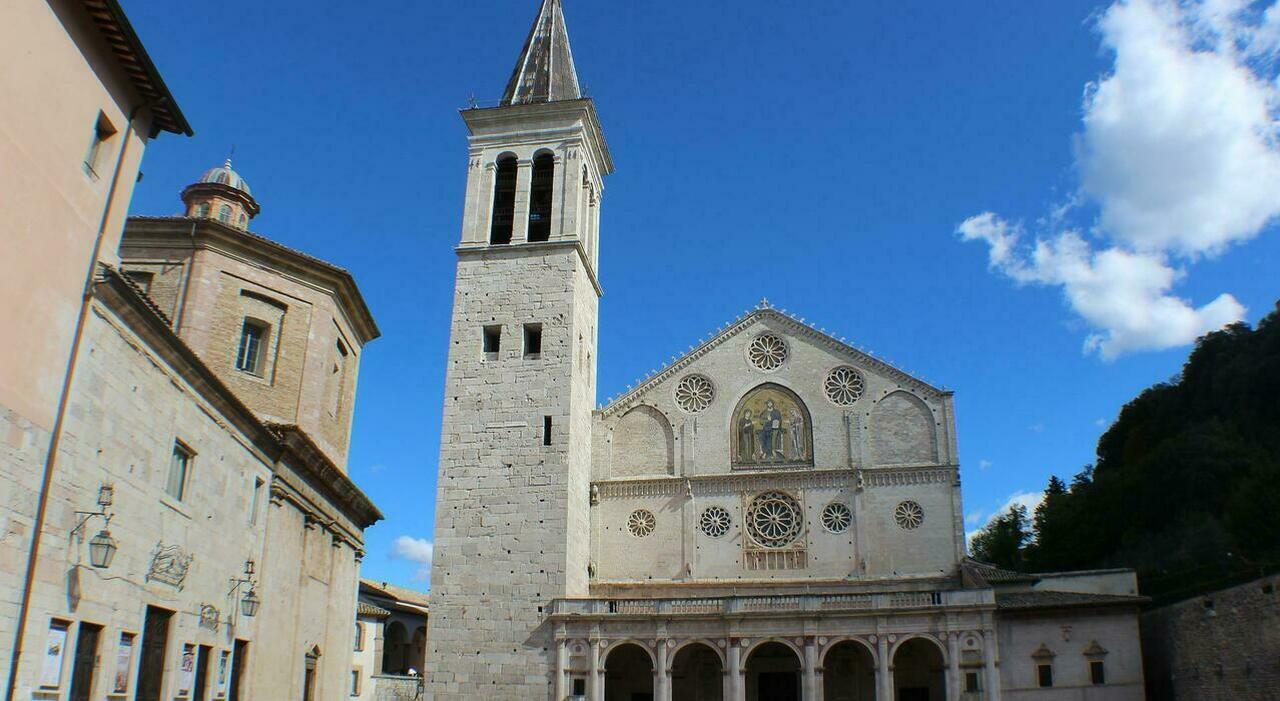 Cadavere fatto a pezzi trovato in un sacco vicino alla ferrovia, un passanto lo ha notato e ha dato l