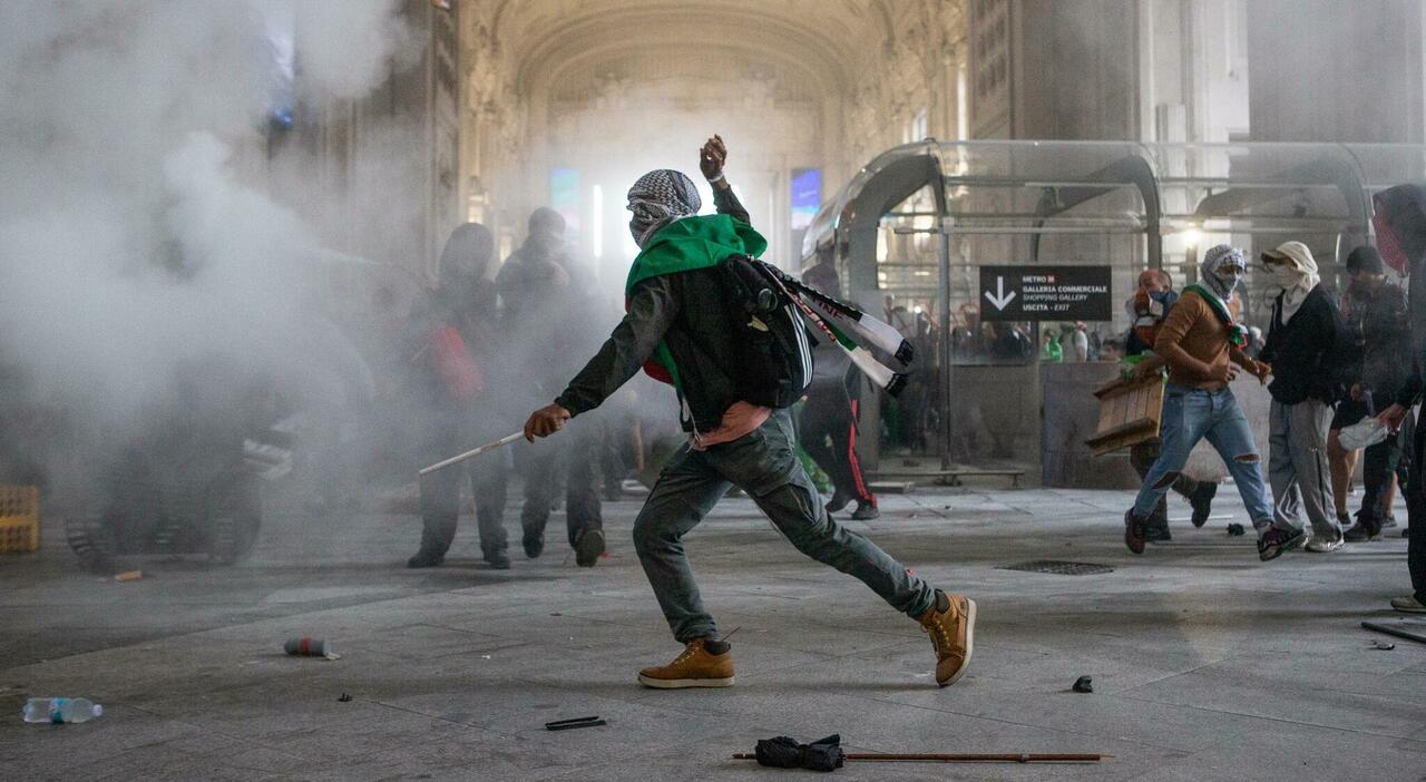 https://statics.cedscdn.it/photos/MED_HIGH/2025/09/23/9084547_23104511_scontri_milano_corteo_gaza_stazione_centrale_giovani_arrestati_chi_sono_decreto_sicurezza_oggi_23_settembre_2025.jpg