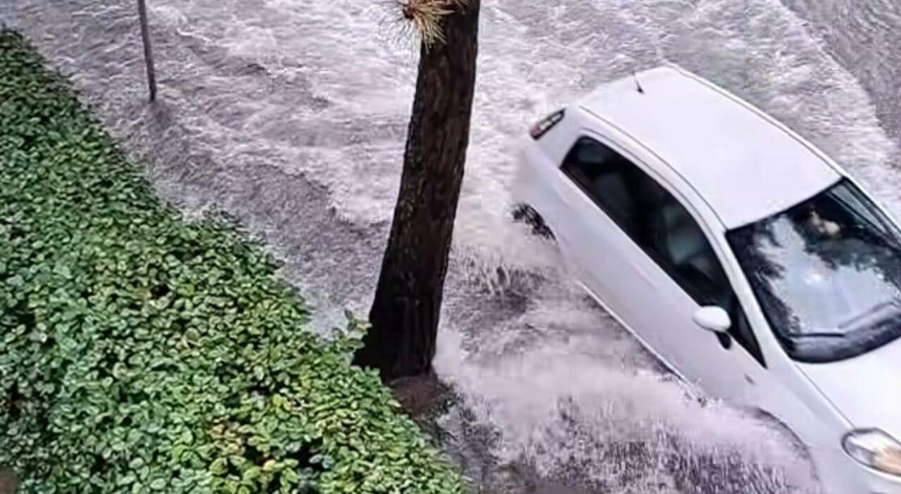 Maltempo, nubifragi e mareggiata a Caorle. Allagamenti in Friuli: 30 interventi nel cuore della notte. Luca Zaia: «Attesi forti temporali in Veneto». Allerta meteo